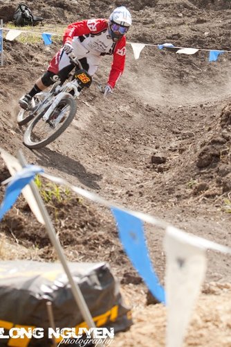 Griz looking comfortable on the 4X course