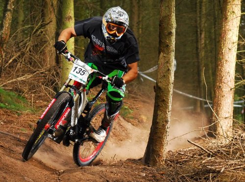 Ben worral hitting it, Maiden style